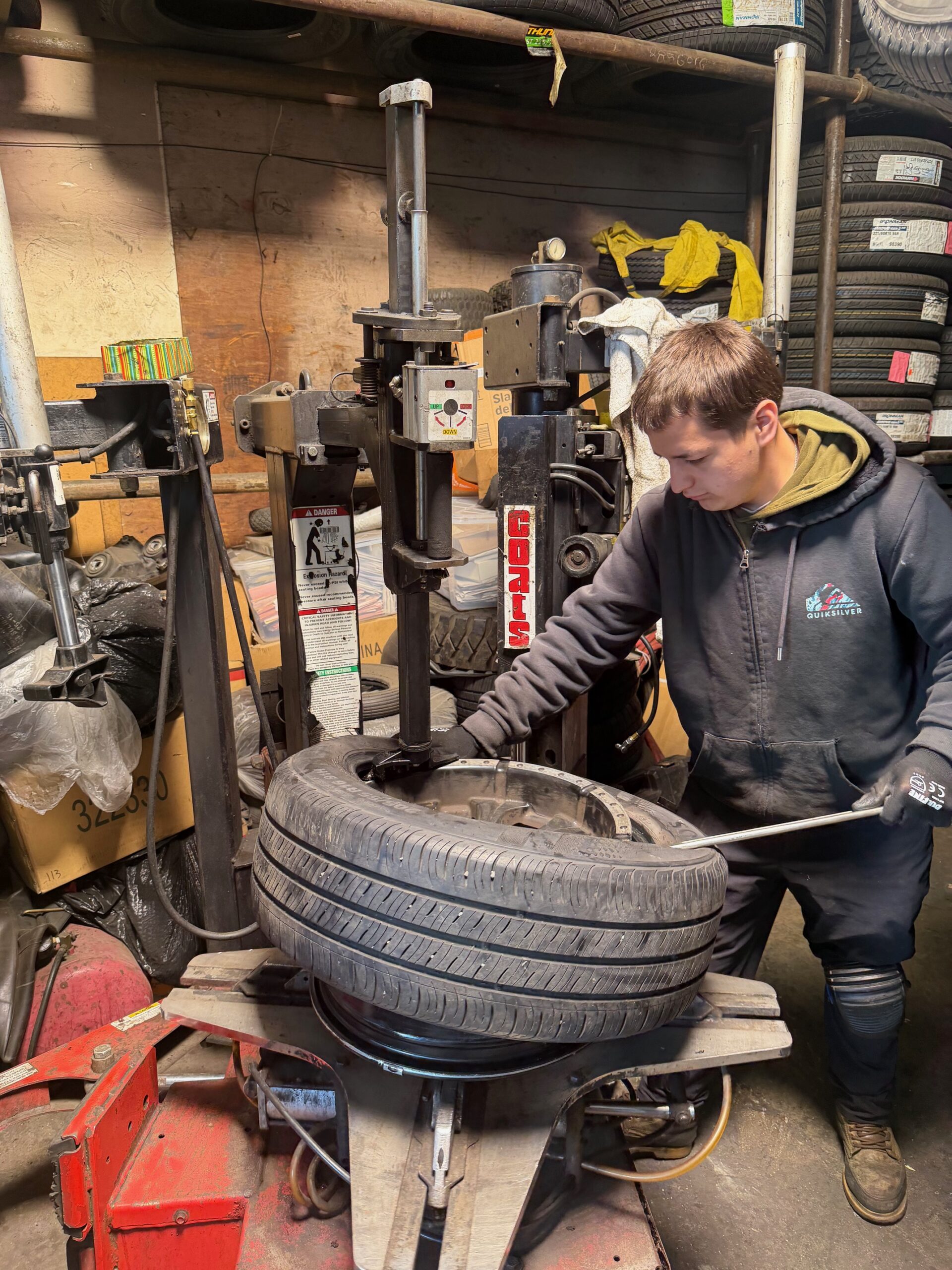 Heavy-duty and 18-wheeler tire service by Lee's Tire Service serving San Mateo County